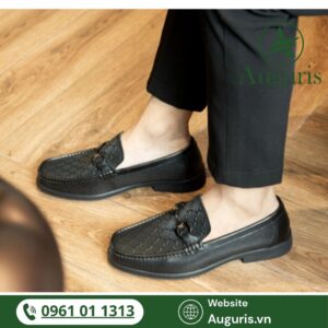 Giày lười nam trẻ trung phong cách Hàn Quốc là lựa chọn hoàn hảo cho phái mạnh yêu thích sự tối giản, năng động nhưng vẫn lịch thiệp.